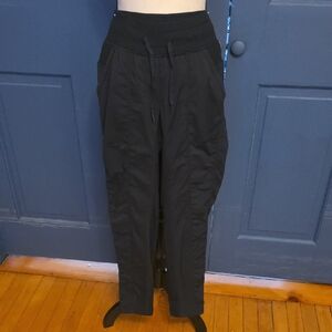 5/$40 Worn Once lululemon Black Cropped Ankle Length Dance Studio Pants Sz 6